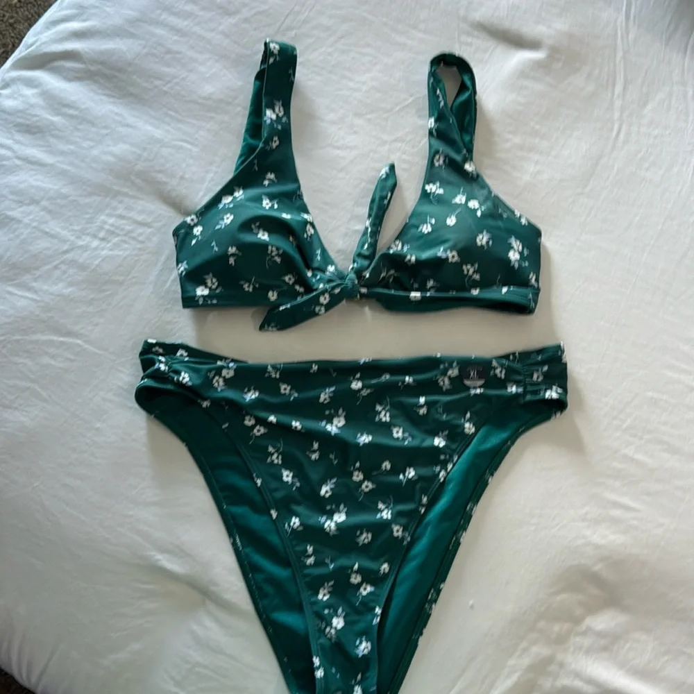 Swimsuit - Picture 1 of 6